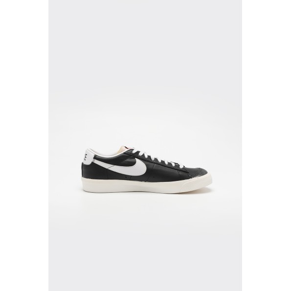Ανδρικά παπούτσια sneakers NIKE DA6364 BLAZER LOW 77 VNTG μαύρα λευκά Ανδρικά