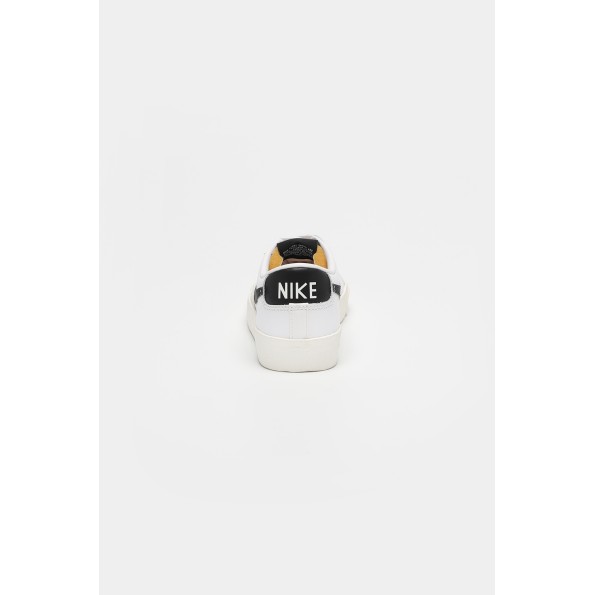 Γυναικεία sneakers NIKE DC4769 W BLAZER LOW 77 λευκά μαύρα Γυναικεία