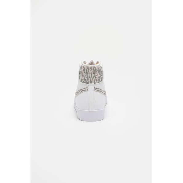 Γυναικεία sneakers NIKE DH9633 W BLAZER MID 77 SE λευκά Γυναικεία